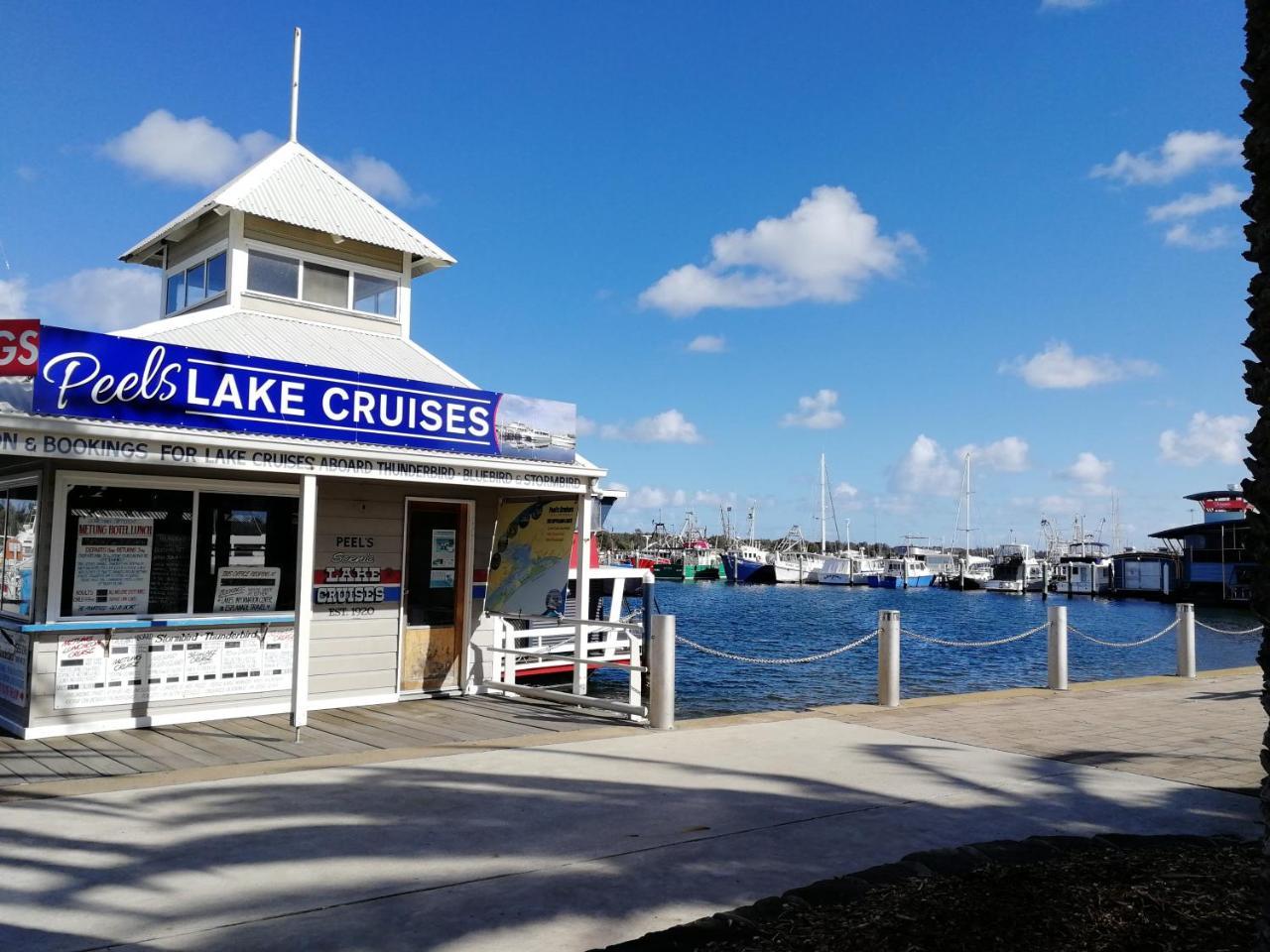 Banjo Paterson Motor Inn Lakes Entrance Eksteriør bilde